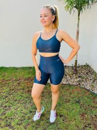 LIzfit. Shorts cirré, modelo meia coxa básico