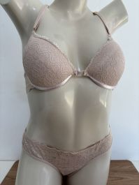 Conjunto Nadador rendado com fio dental borboleta.