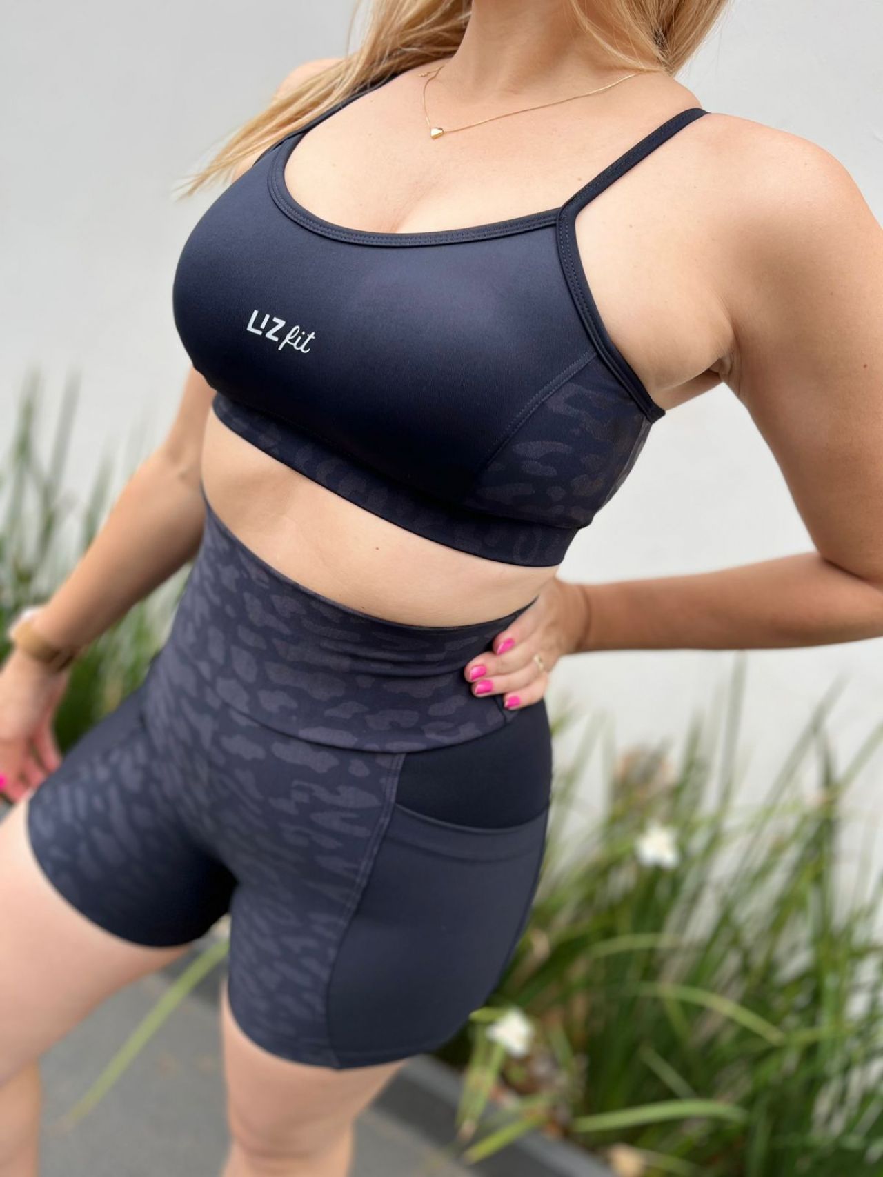 LIZ FIT Top Sutiã Texturizado de bojo removível. Costas reta e alcinhas finas