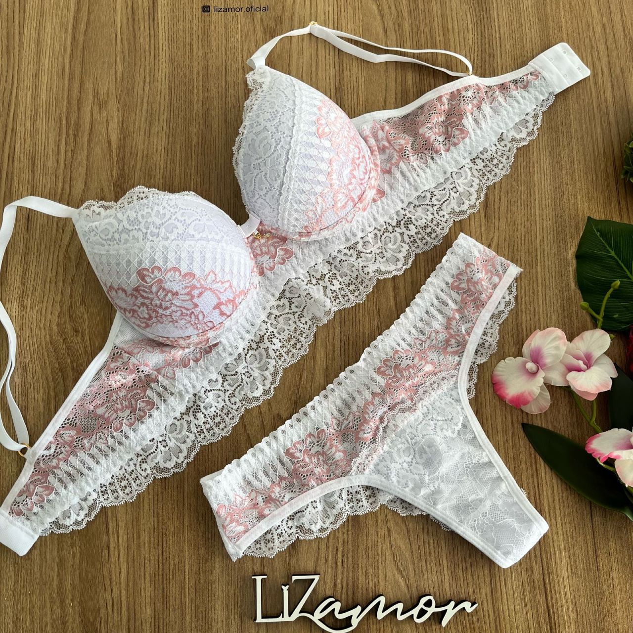 Linha Golden. Conjunto Estilo Cropped todo Rendado