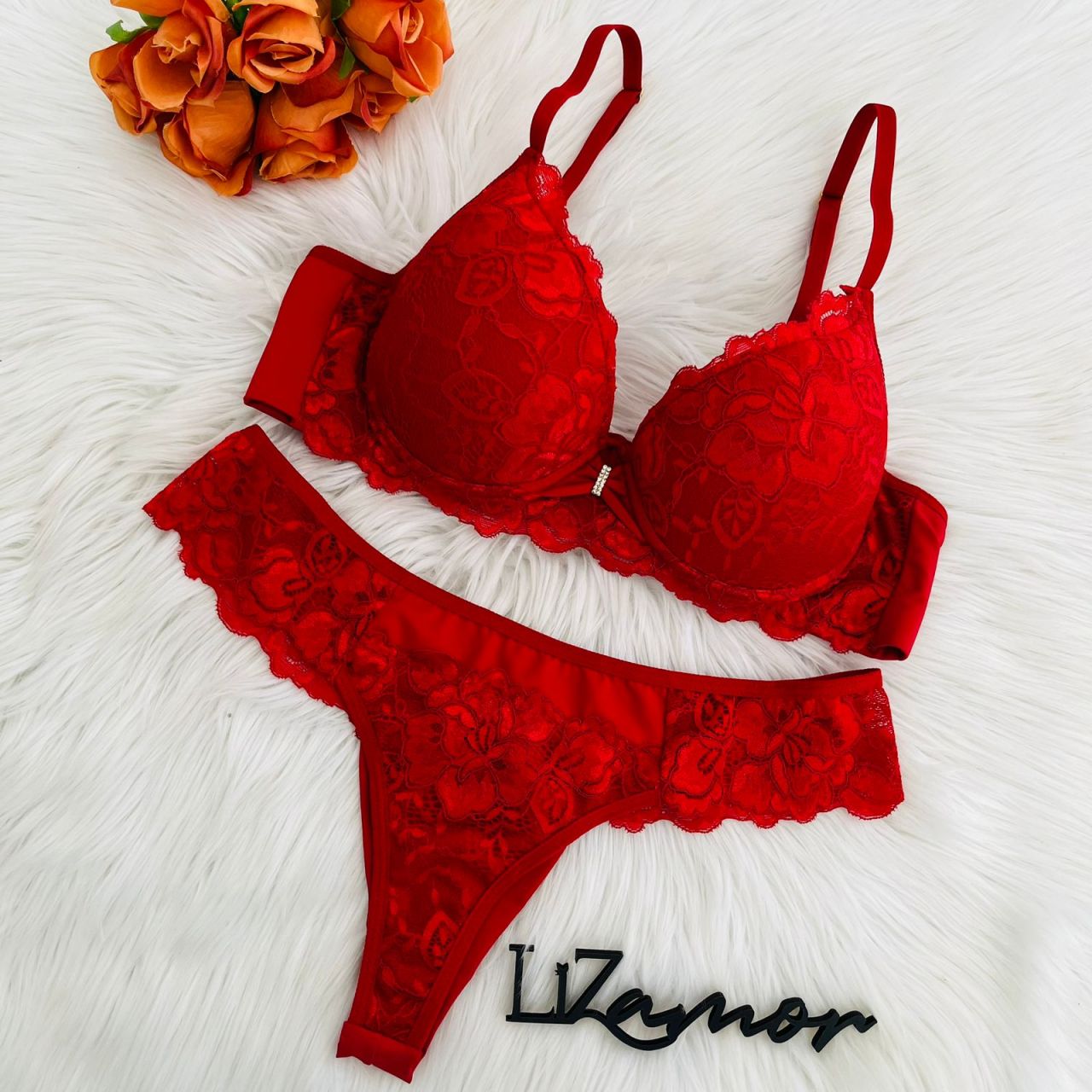 Lizamor. Conjunto de Soutien com aro interiço e detalhe de strass. Acompanha fio duplo rendado.