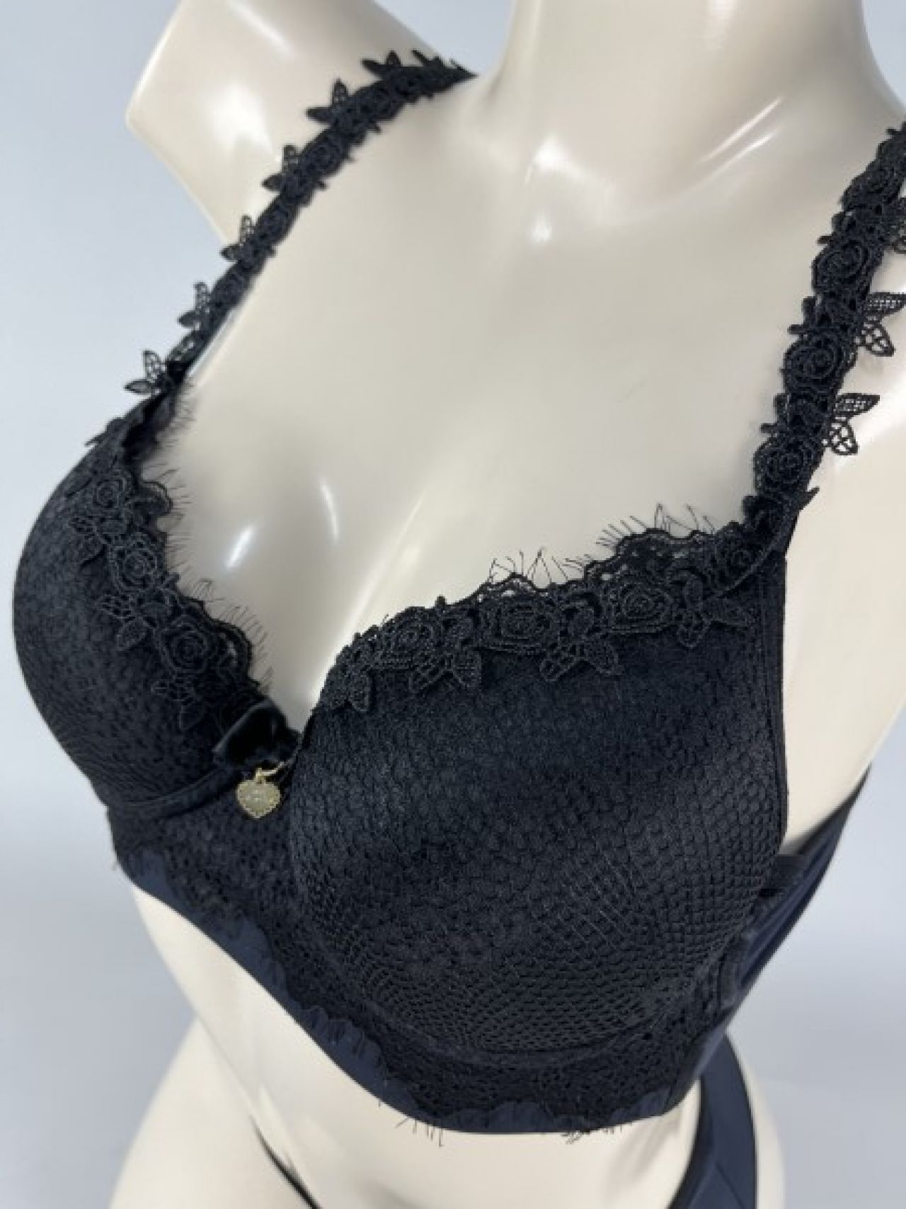 Lizamor. Conjunto de Soutien com alça em Crippir e base reforçada. Fio dental duplo.