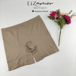 Zee Rucci. Bermuda sem costura confeccionada em tecido de meia.