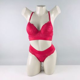 Fabricado por Lizamor. Conjunto de Soutien rendado com base de elástico. Acompanha fio dental rendado estilo borboleta.