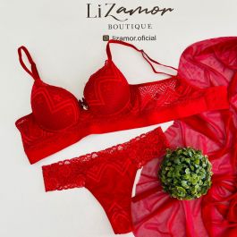 Linha Gold Lizamor. Conjunto exclusivo. Sutiã com base em elástico embutido e frente rendada. Fio dental asa delta rendado