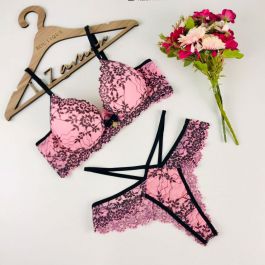 Fabricado por Lizamor. Conjunto de Soutien rendado push up. Acompanha fio dental rendado strappy bra.