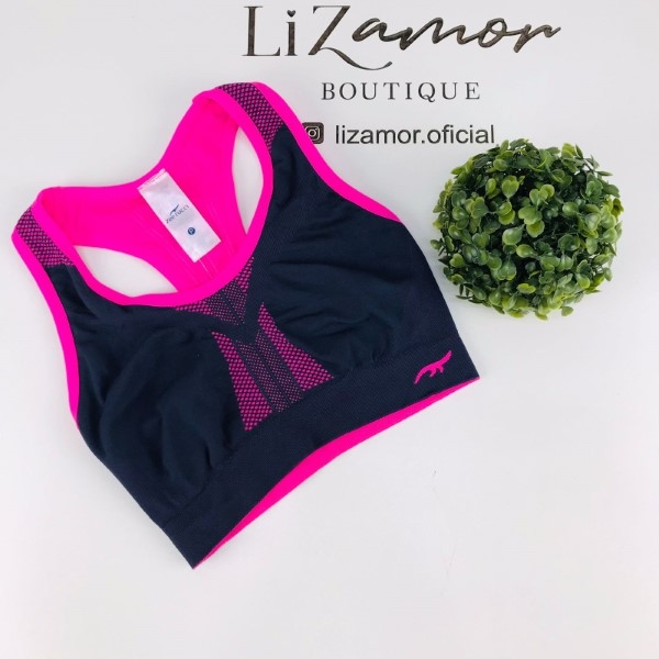 Zee Rucci. Top Fitness estilo nadador sem costura.