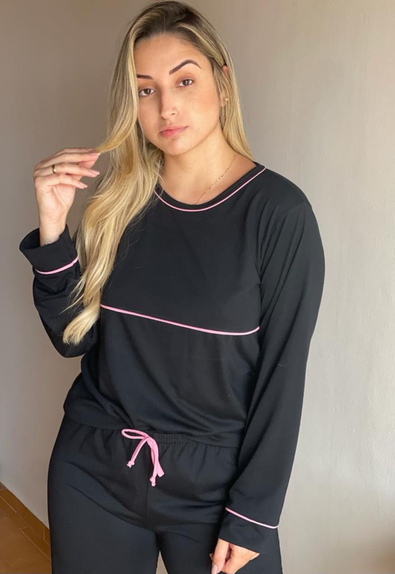Pijama manga longa feminino com detalhes de viés vivo