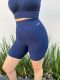 Lizfit. Bermuda fitness modelo básico de cós duplo e comprimento até o joelho