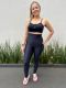 LIZ FIT Calça legging texturizada com recortes em curvas.