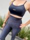 LIZ FIT Calça legging texturizada com recortes em curvas.