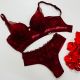Plus Size. Conjunto de Soutien rendado com alça trabalhada. Fio dental alto de tule.