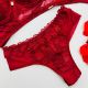 Plus Size. Conjunto de Soutien rendado com alça trabalhada. Fio dental alto de tule.