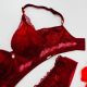 Plus Size. Conjunto de Soutien rendado com alça trabalhada. Fio dental alto de tule.