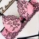 Fabricado por Lizamor. Conjunto de Soutien rendado push up. Acompanha fio dental rendado strappy bra.