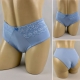 Calcinha alta com recortes de renda frontal. Modelinho ideal para senhoras, pois é mais fechado nas costas.