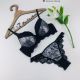 Fabricado por Lizamor. Conjunto de Soutien rendado com detalhe em lantejoula. Acompanha fio dental rendado.