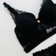 Plus Size. Conjunto de Soutien rendado com alça trabalhada. Fio dental alto de tule.