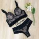 Conjunto de Soutien estilo Cropped rendado com base de espuma,alça trabalhada. Fio dental duplo rendado