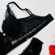 Plus Size. Conjunto de Soutien rendado com alça trabalhada. Fio dental alto de tule.