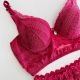 Plus Size. Conjunto de Soutien rendado com alça trabalhada. Fio dental alto de tule.