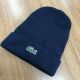 Touca básica de lã acrílica com bordado. Modelo impecável e encaixe perfeito